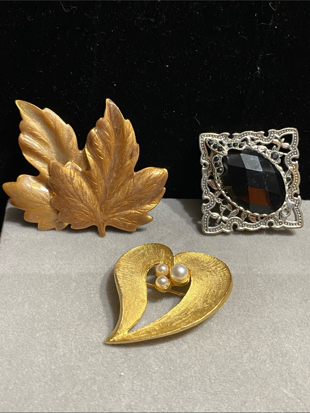 Gold Leaf and Heart Accent Brooch Set - Gold and Black